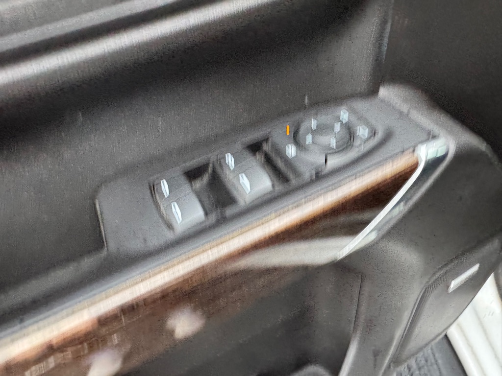 Photo 17 of this GMC SIERRA 1500