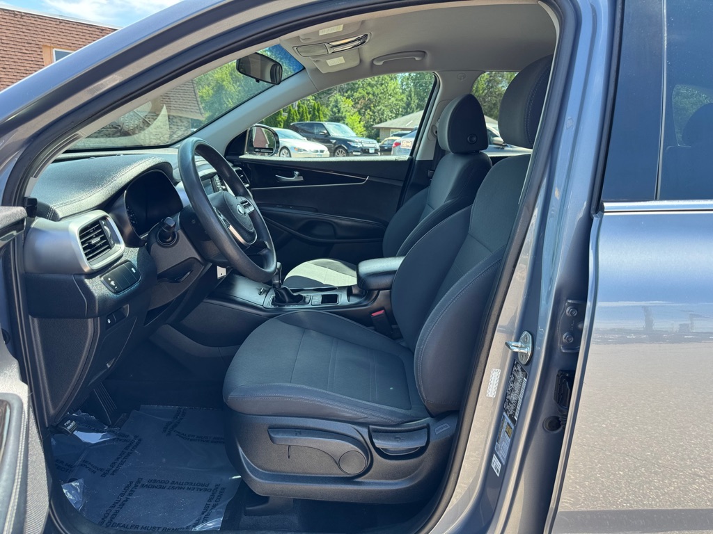Photo 13 of this KIA SORENTO