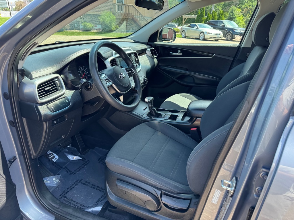 Photo 14 of this KIA SORENTO