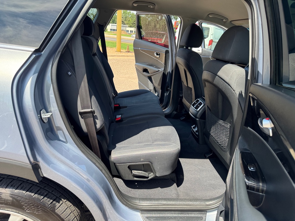 Photo 23 of this KIA SORENTO