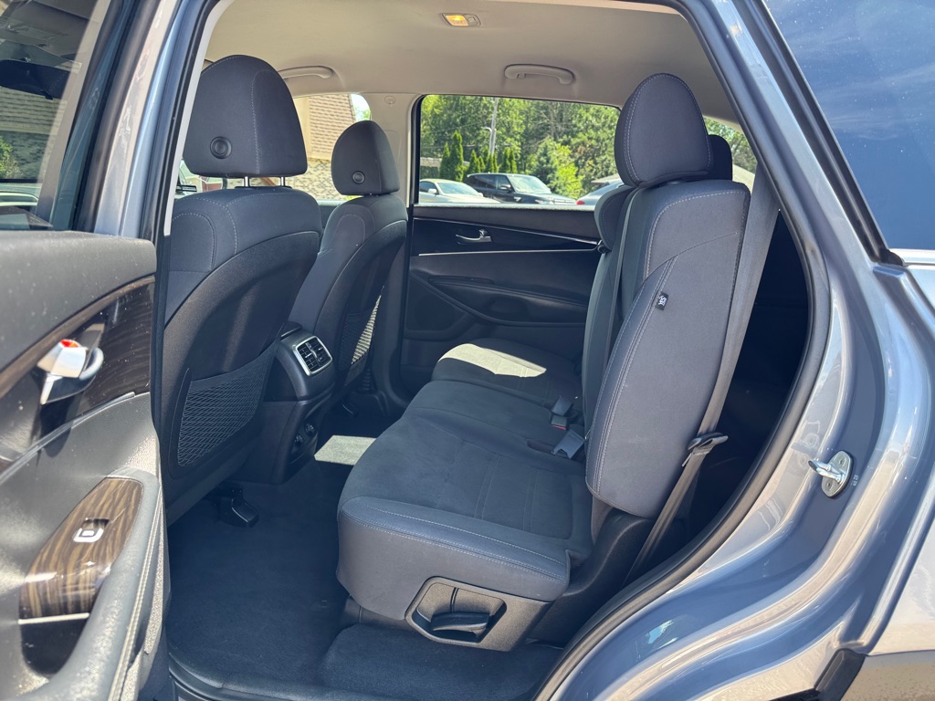 Photo 17 of this KIA SORENTO