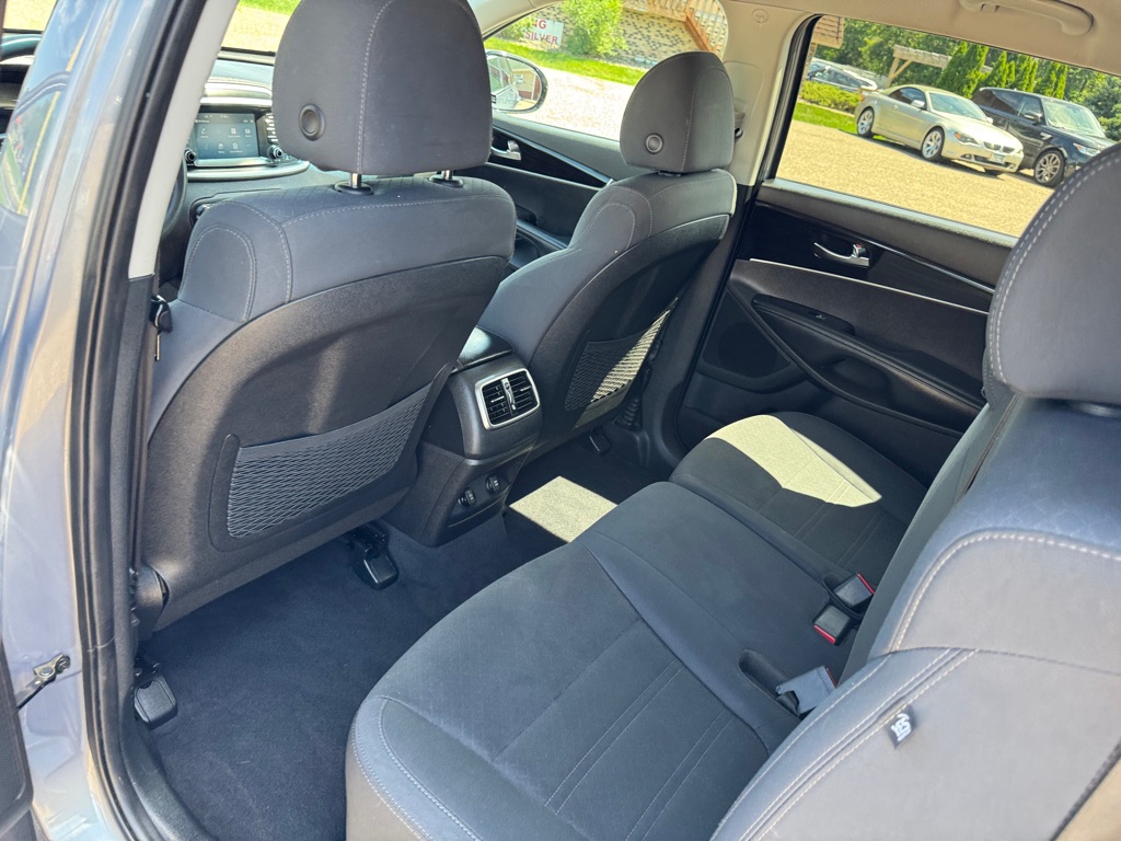 Photo 18 of this KIA SORENTO