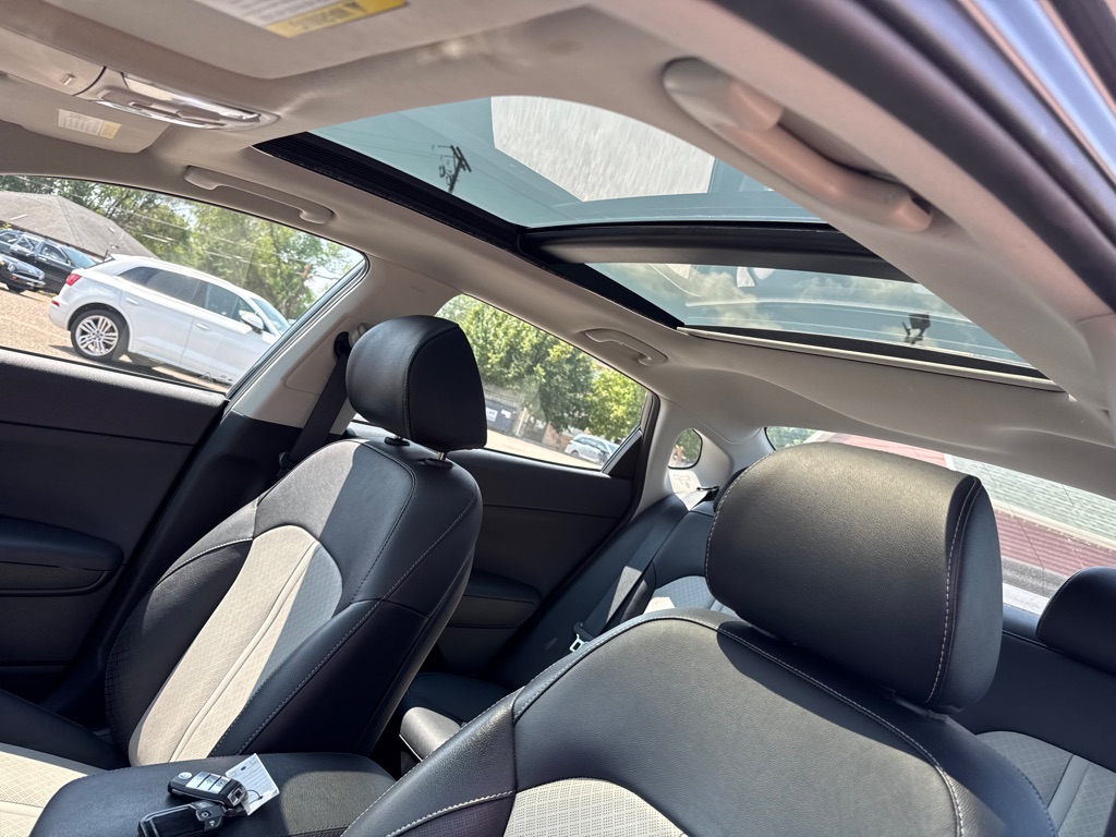 Photo 33 of this KIA OPTIMA