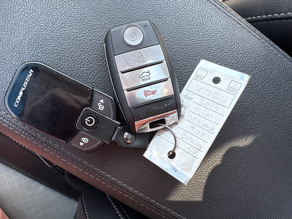 Photo 34 of this KIA OPTIMA