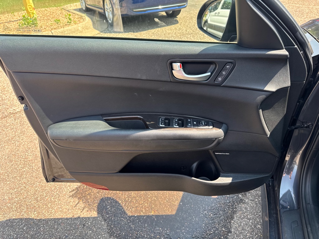 Photo 16 of this KIA OPTIMA
