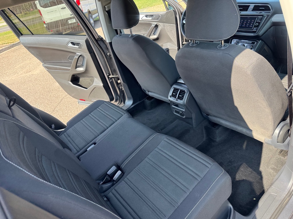 Photo 23 of this VOLKSWAGEN TIGUAN
