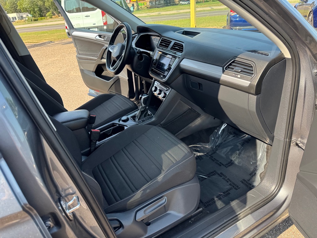 Photo 26 of this VOLKSWAGEN TIGUAN