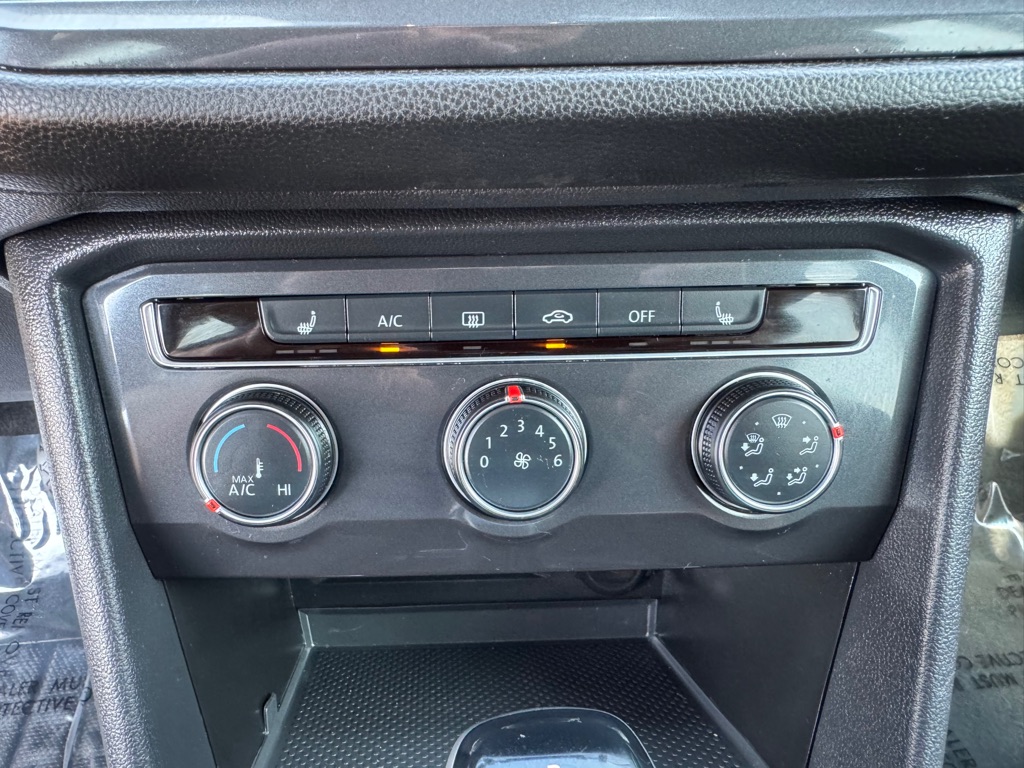 Photo 35 of this VOLKSWAGEN TIGUAN