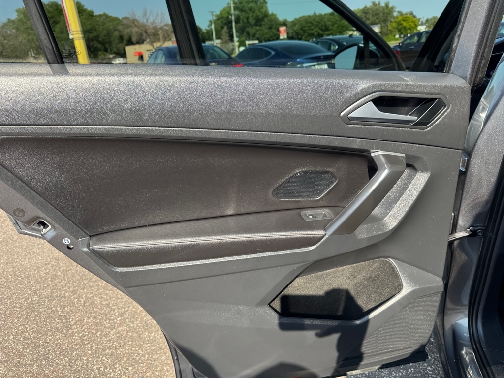 Photo 19 of this VOLKSWAGEN TIGUAN