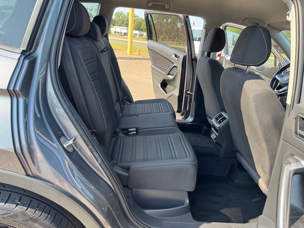 Photo 22 of this VOLKSWAGEN TIGUAN