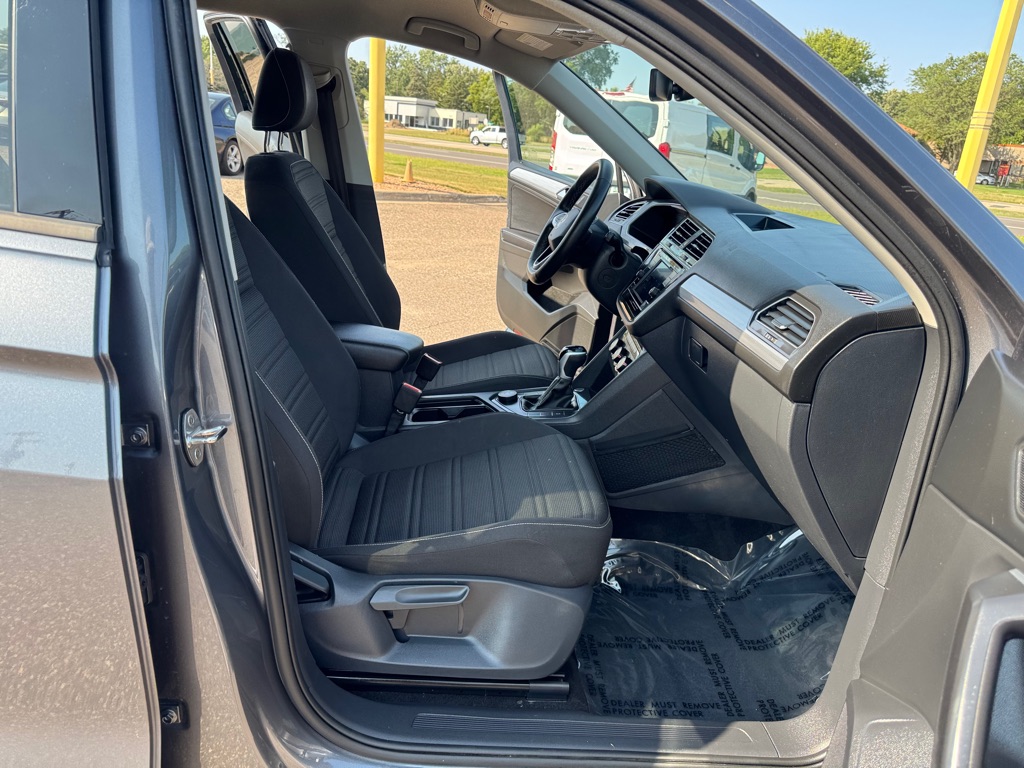 Photo 25 of this VOLKSWAGEN TIGUAN
