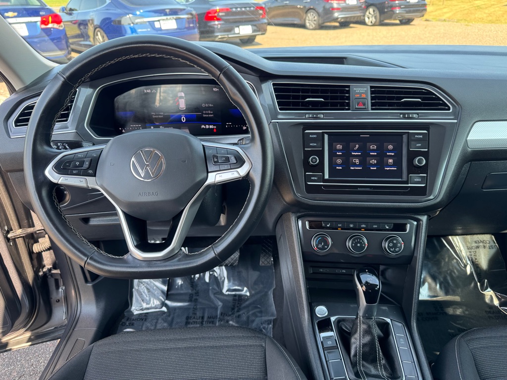 Photo 30 of this VOLKSWAGEN TIGUAN