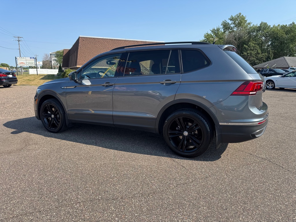 Photo 8 of this VOLKSWAGEN TIGUAN