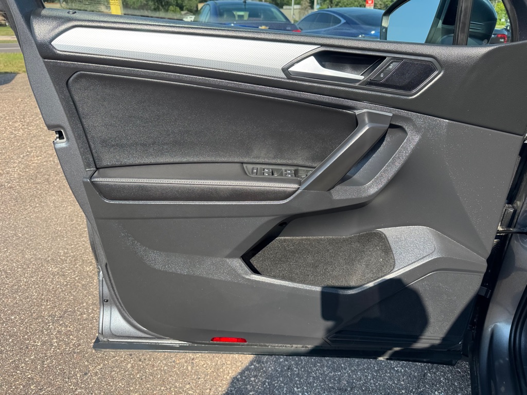 Photo 16 of this VOLKSWAGEN TIGUAN