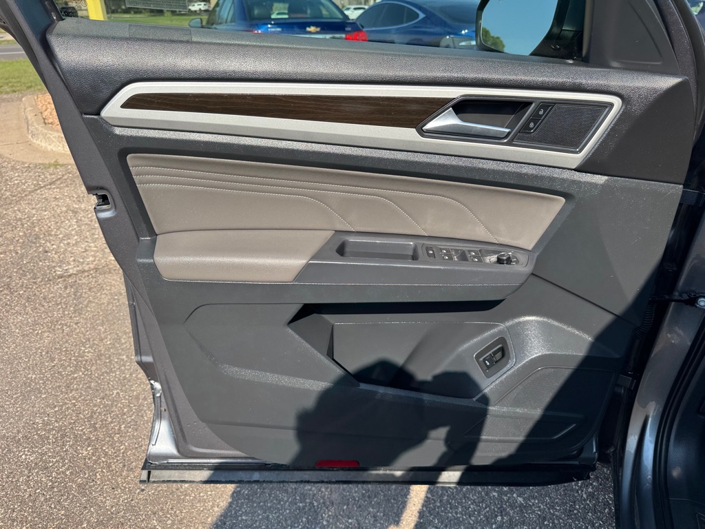 Photo 16 of this VOLKSWAGEN ATLAS