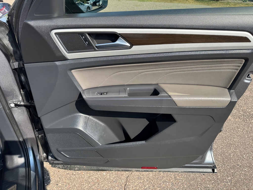 Photo 29 of this VOLKSWAGEN ATLAS