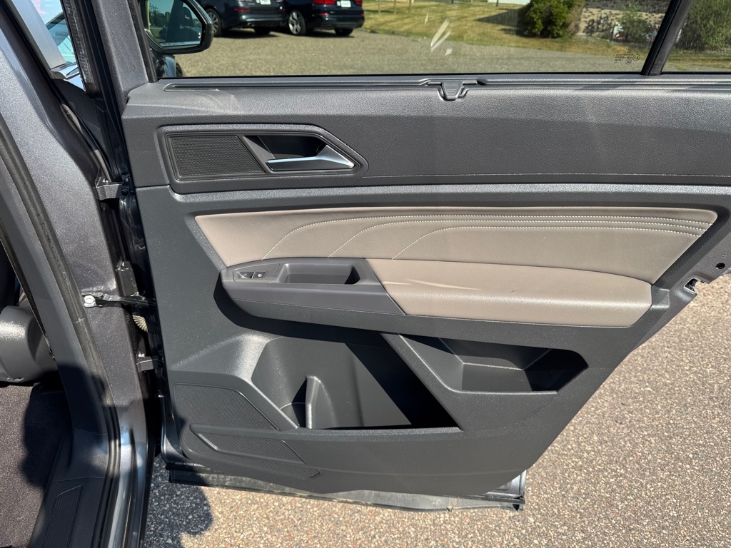 Photo 25 of this VOLKSWAGEN ATLAS