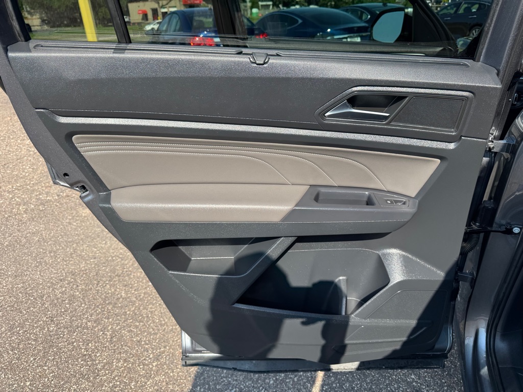 Photo 19 of this VOLKSWAGEN ATLAS