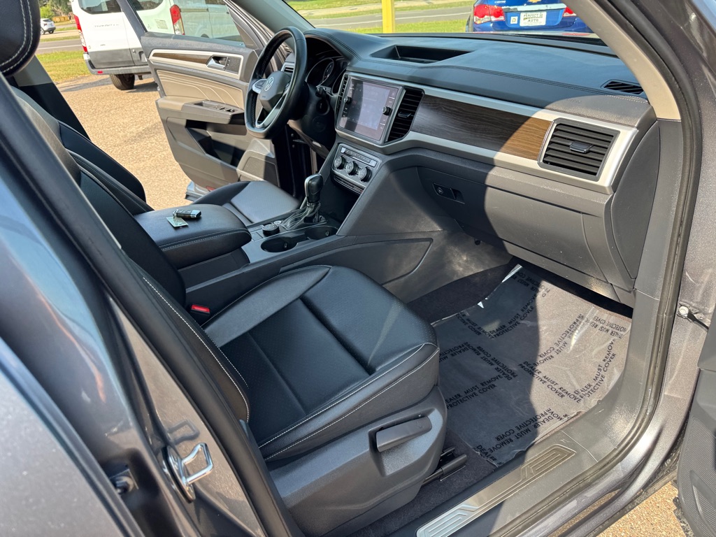 Photo 27 of this VOLKSWAGEN ATLAS