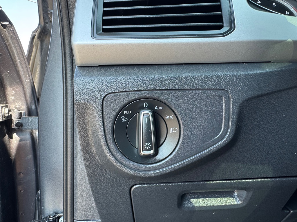 Photo 54 of this VOLKSWAGEN ATLAS