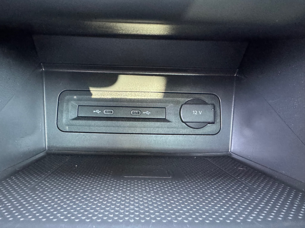 Photo 37 of this VOLKSWAGEN ATLAS