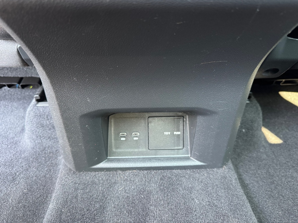 Photo 31 of this VOLKSWAGEN ATLAS