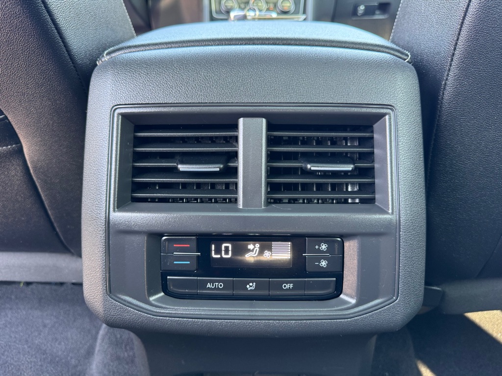 Photo 30 of this VOLKSWAGEN ATLAS