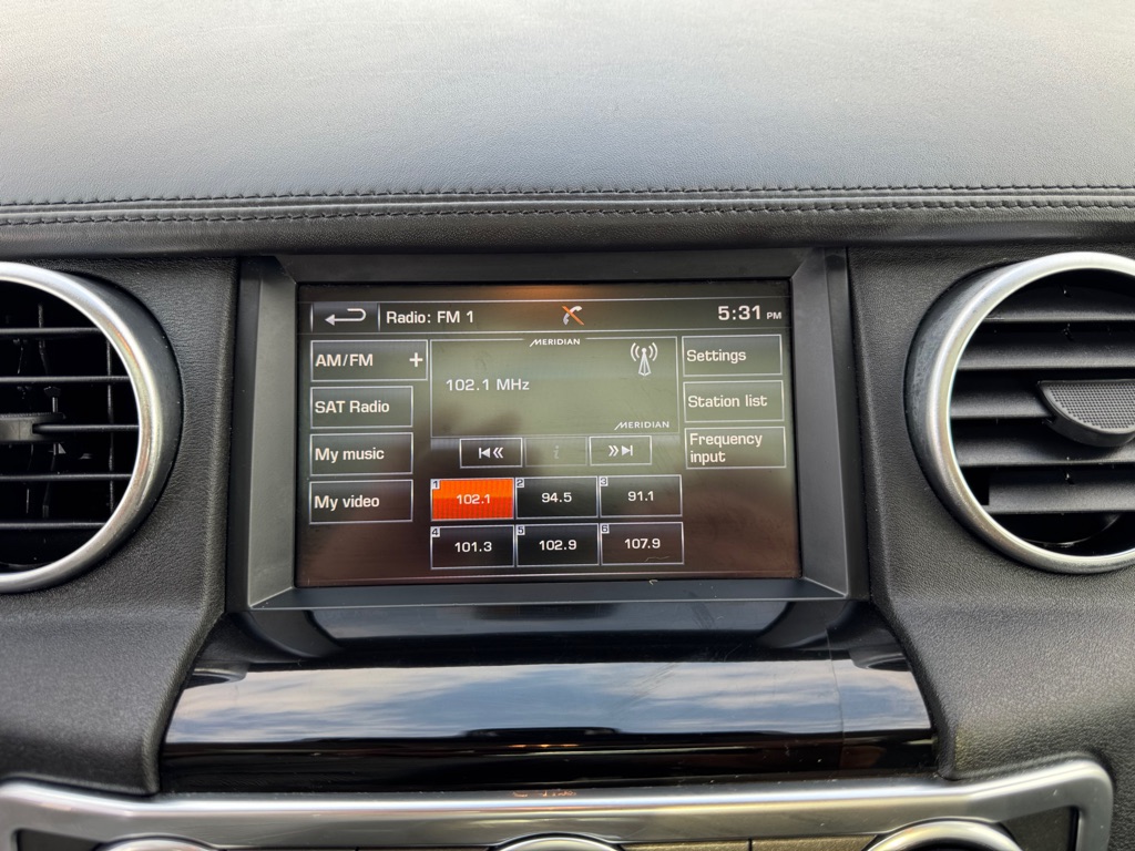 Photo 41 of this LAND ROVER LR4