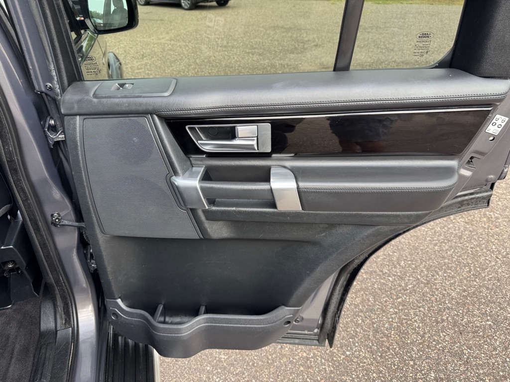 Photo 27 of this LAND ROVER LR4