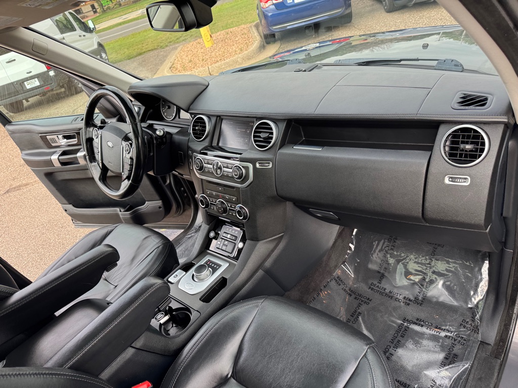Photo 30 of this LAND ROVER LR4