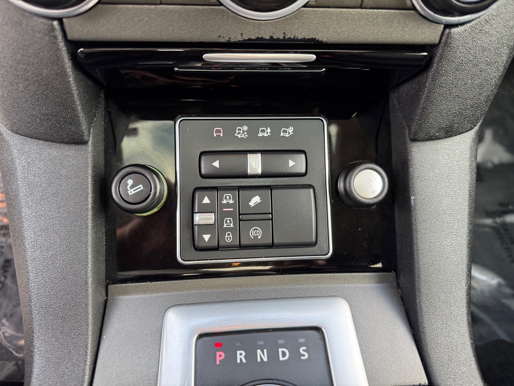 Photo 38 of this LAND ROVER LR4