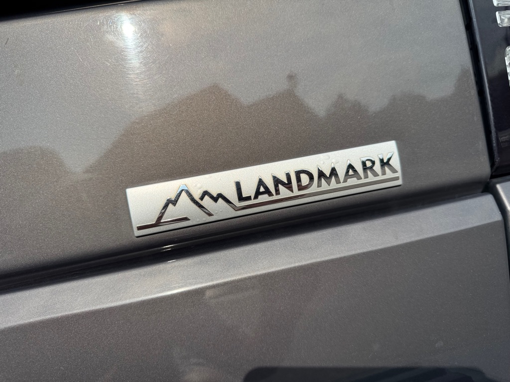 Photo 56 of this LAND ROVER LR4