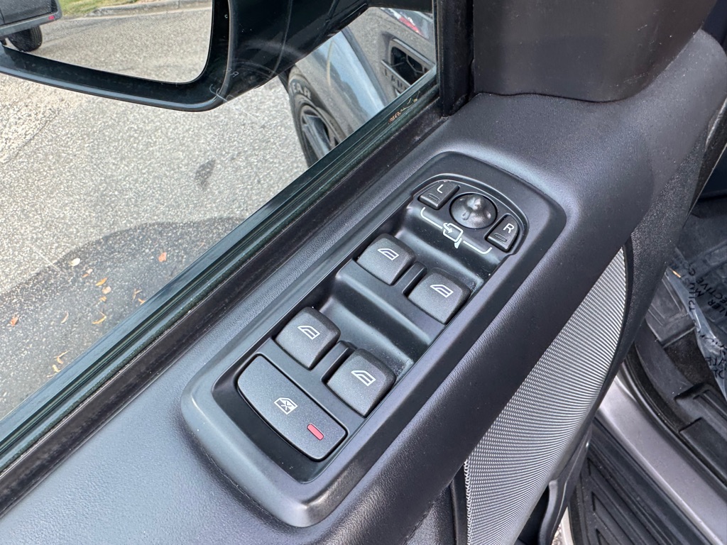 Photo 18 of this LAND ROVER LR4
