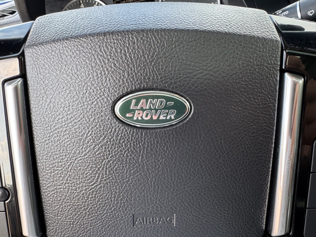 Photo 50 of this LAND ROVER LR4