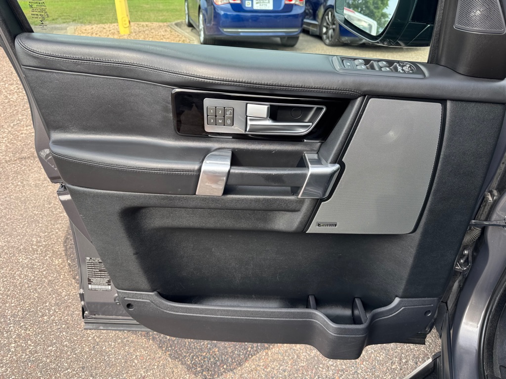 Photo 16 of this LAND ROVER LR4