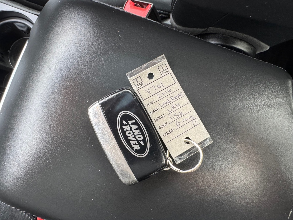 Photo 36 of this LAND ROVER LR4
