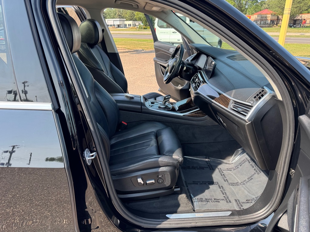 Photo 30 of this BMW X7