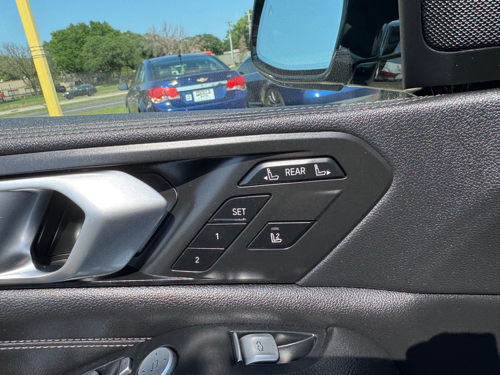 Photo 18 of this BMW X7