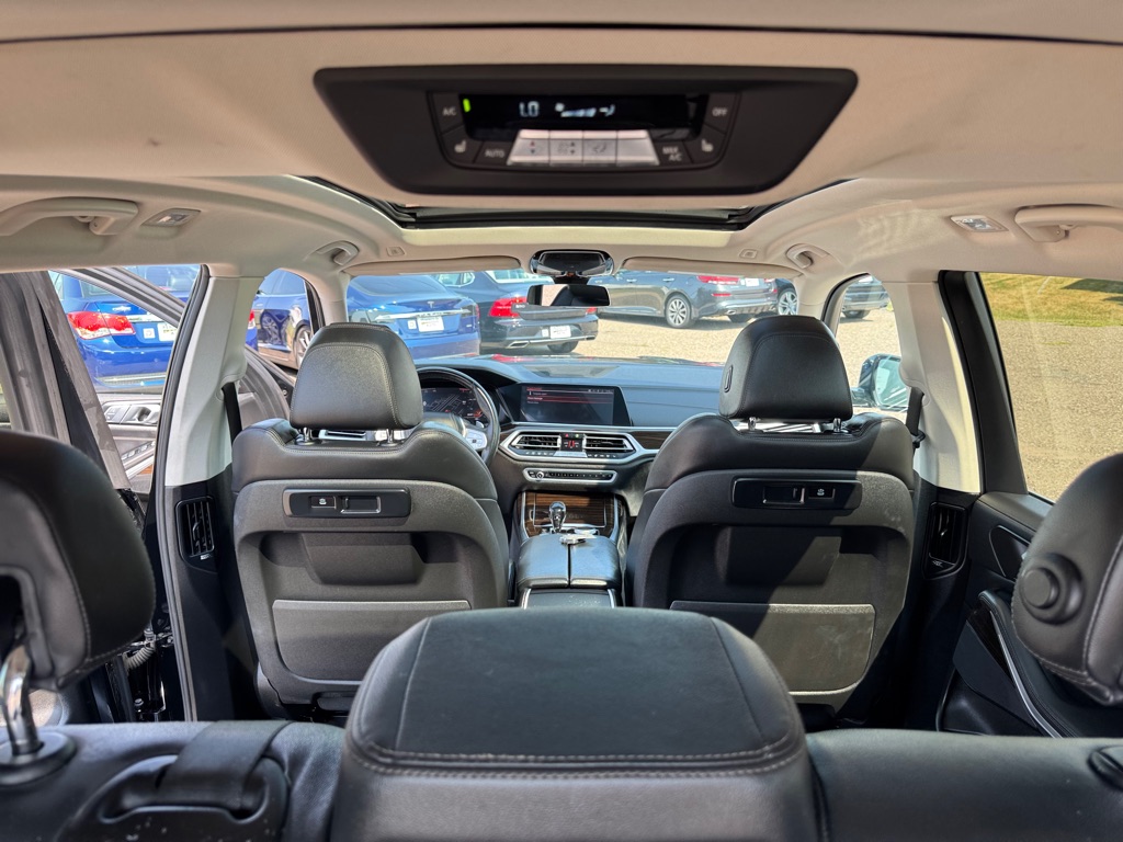 Photo 24 of this BMW X7
