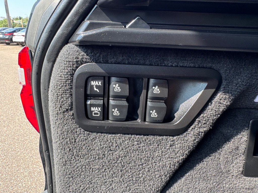 Photo 25 of this BMW X7