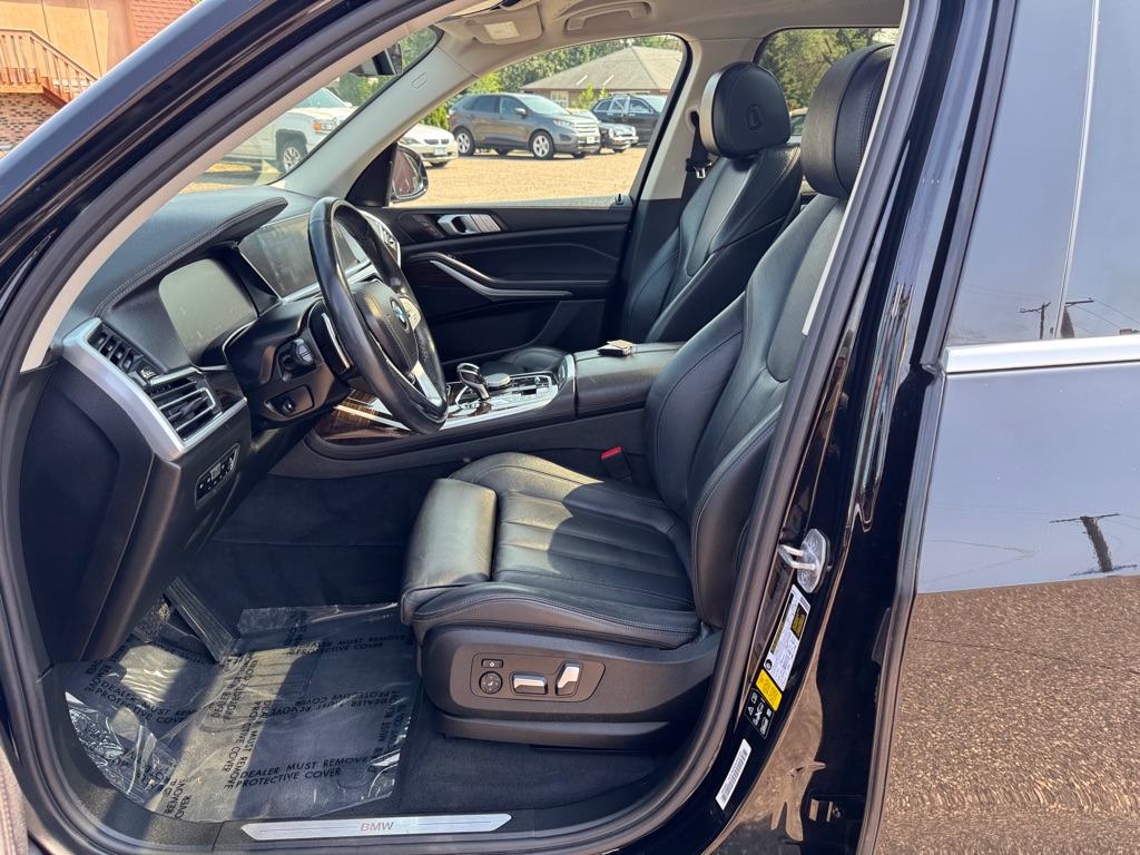 Photo 13 of this BMW X7