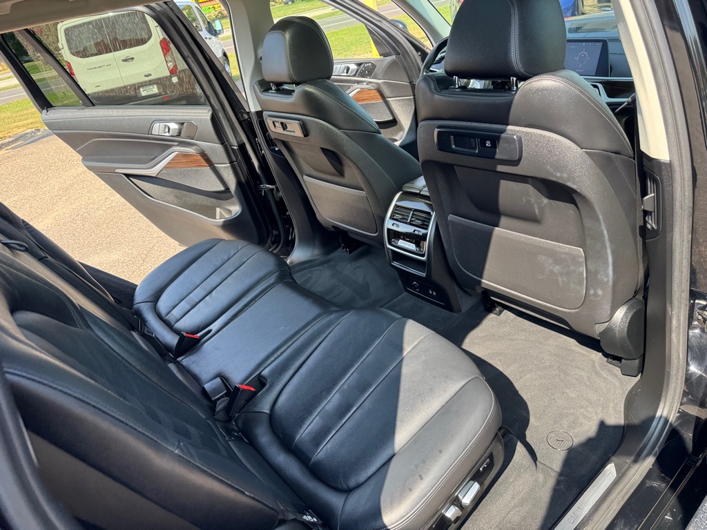 Photo 28 of this BMW X7