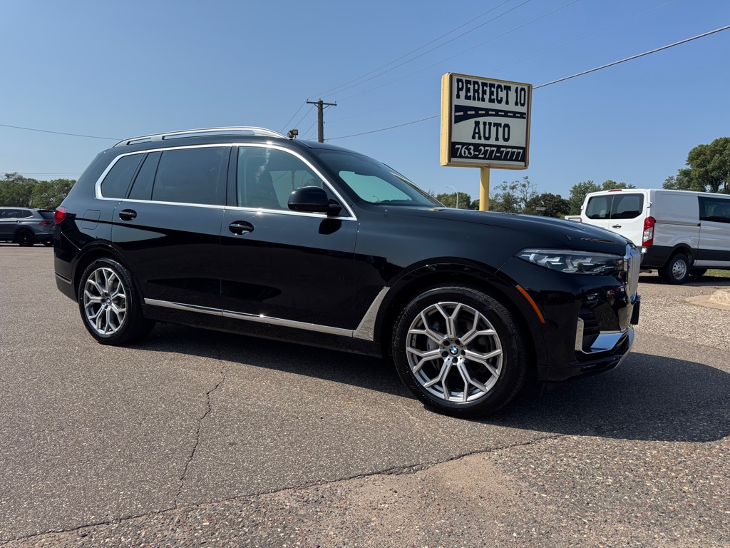 Photo 2 of this BMW X7