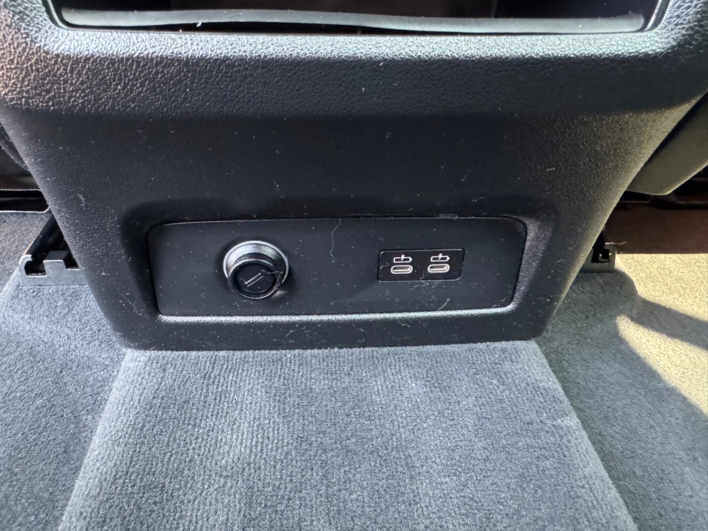 Photo 35 of this BMW X7