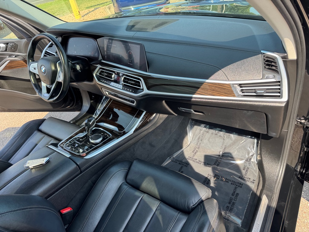 Photo 32 of this BMW X7