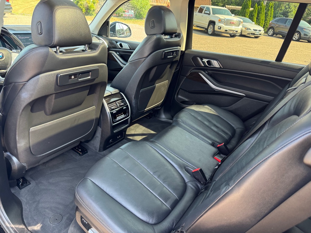 Photo 20 of this BMW X7