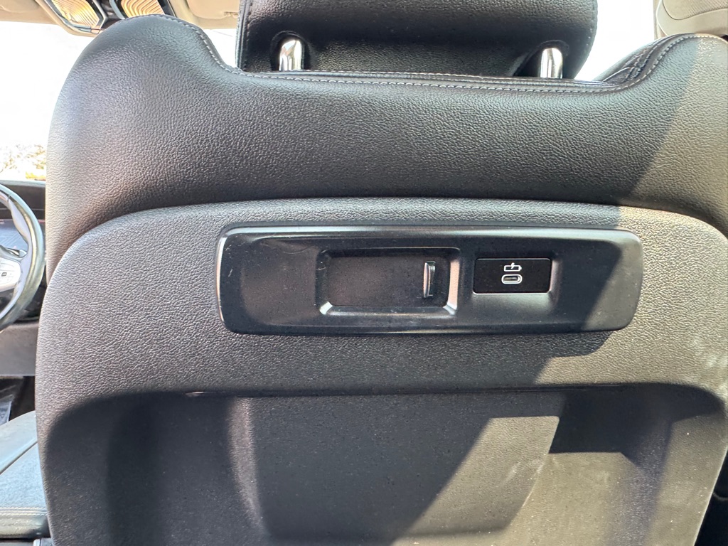 Photo 37 of this BMW X7