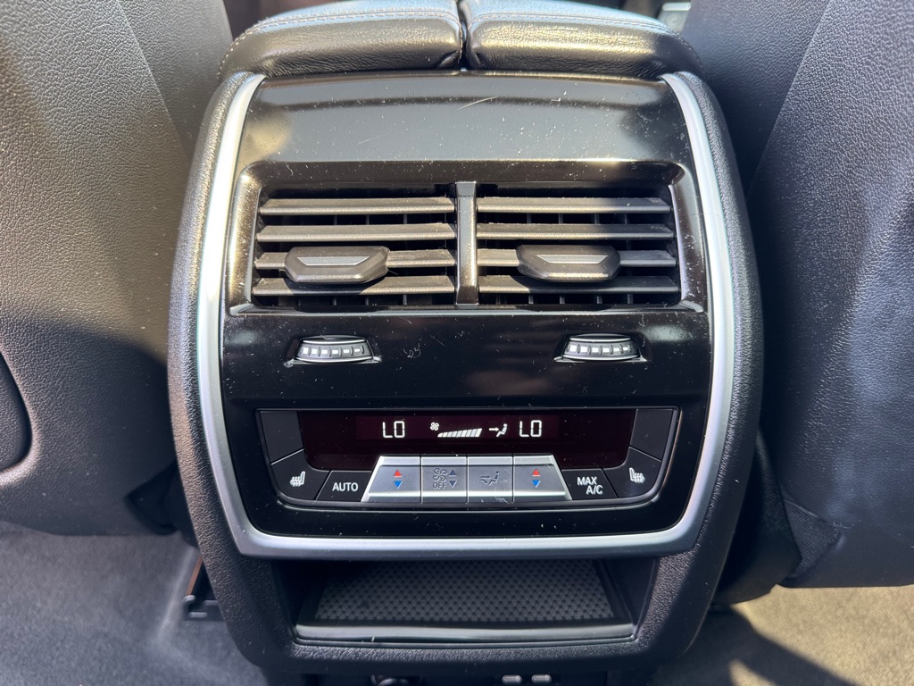 Photo 34 of this BMW X7