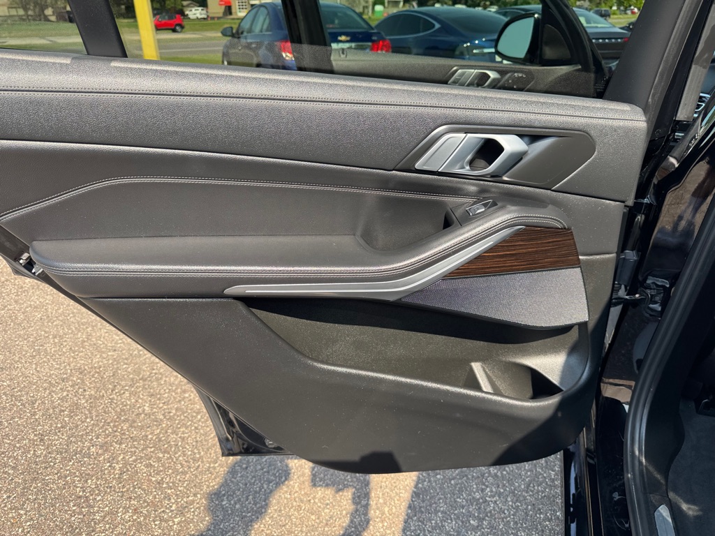 Photo 21 of this BMW X7