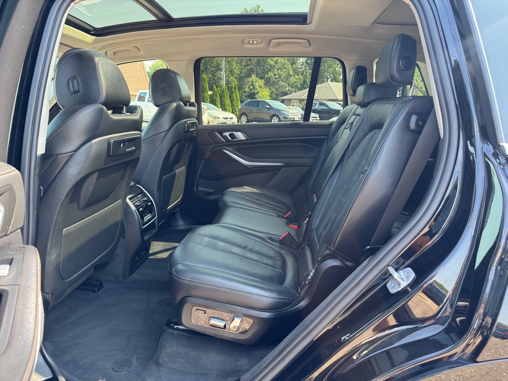 Photo 19 of this BMW X7
